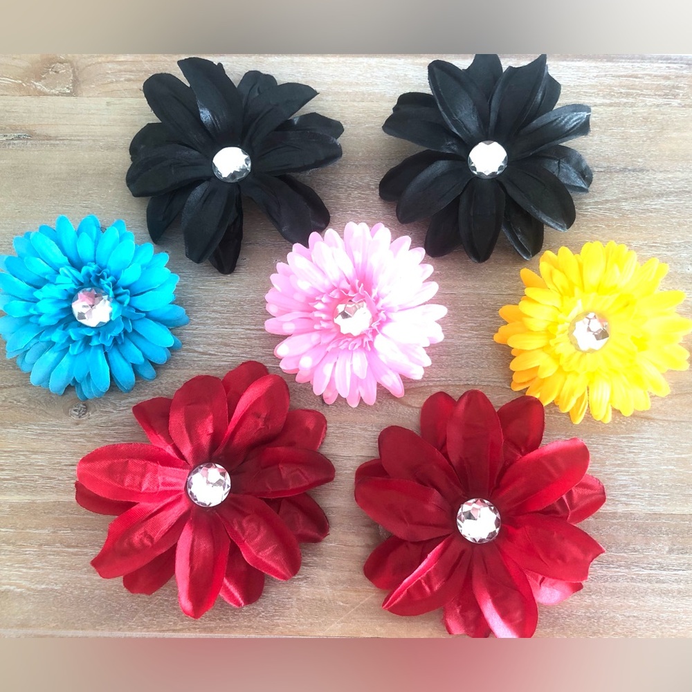 Set of 7 flower hair clips! All seven for one price. Wholesale lot.
